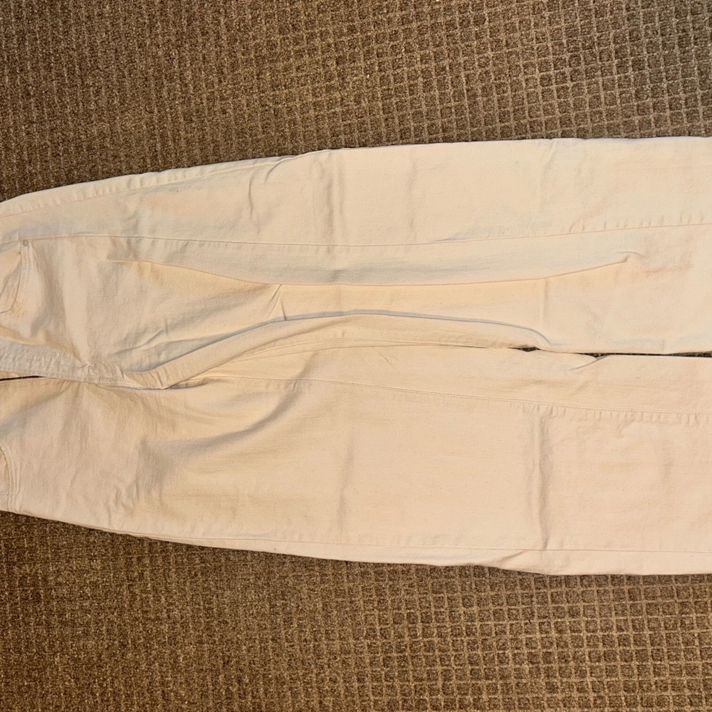 MOTHER Cream Chinos Versatile and Stylish